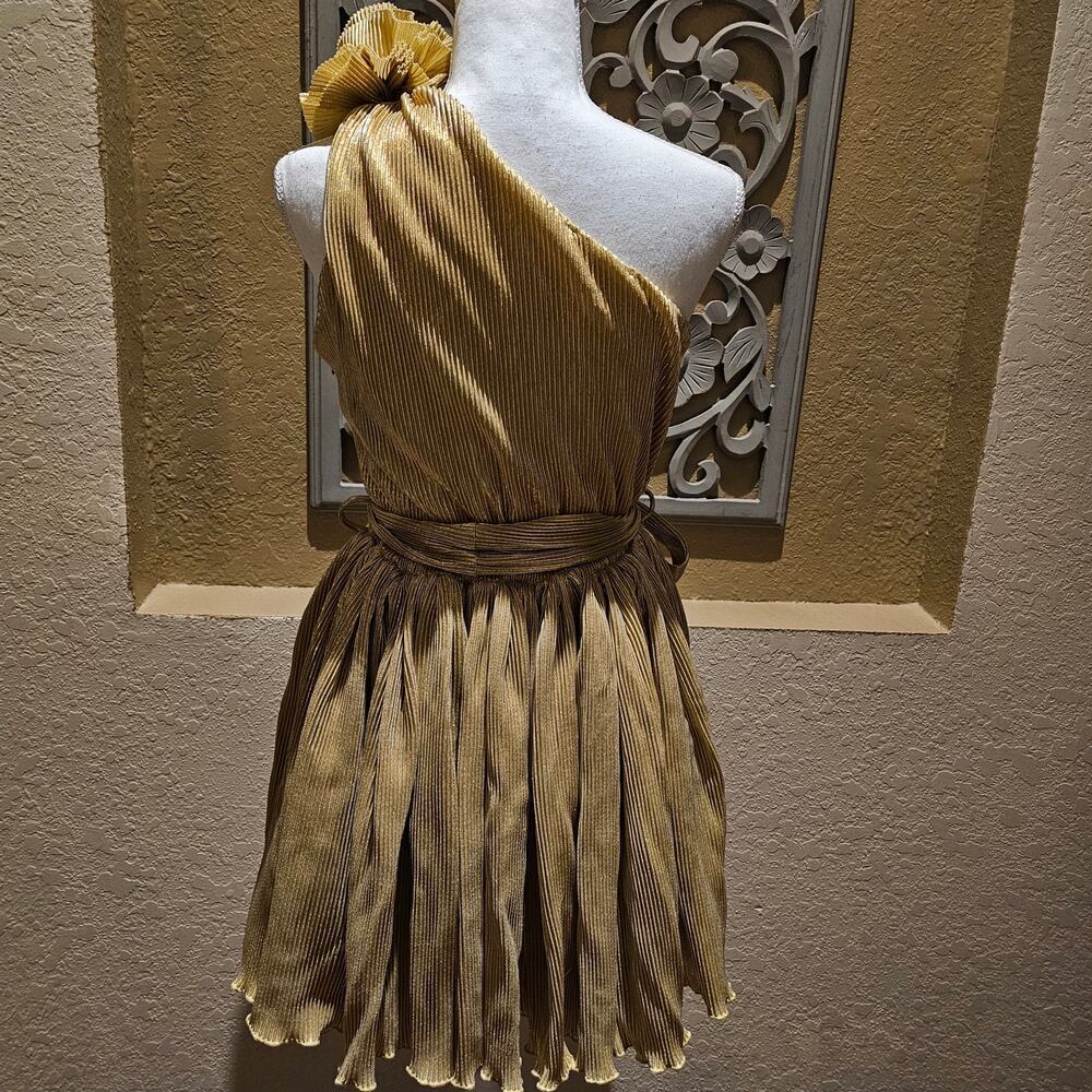 Mable Gold One Shoulder Pleated Mini Dress S Metallic Holiday Party NYE Bow - Picture 4 of 13